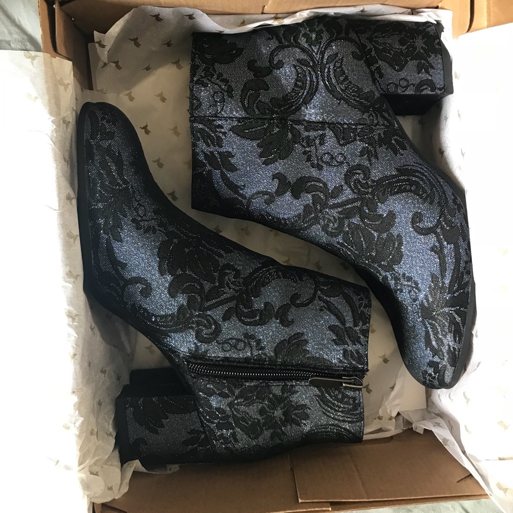 NWT blue boots